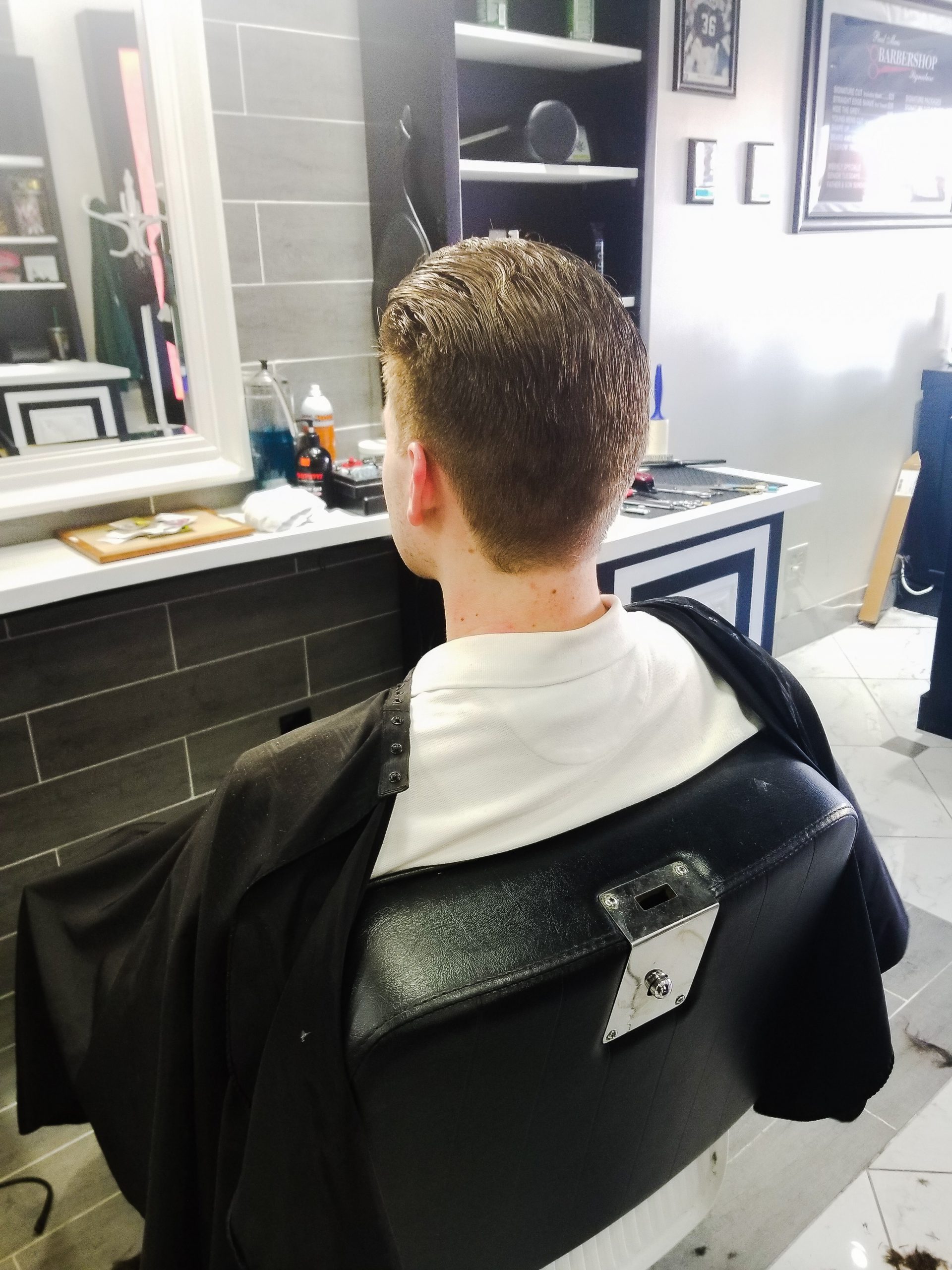 https://signaturebarbershop.net/wp-content/uploads/2020/11/gallery_full-18-scaled.jpg